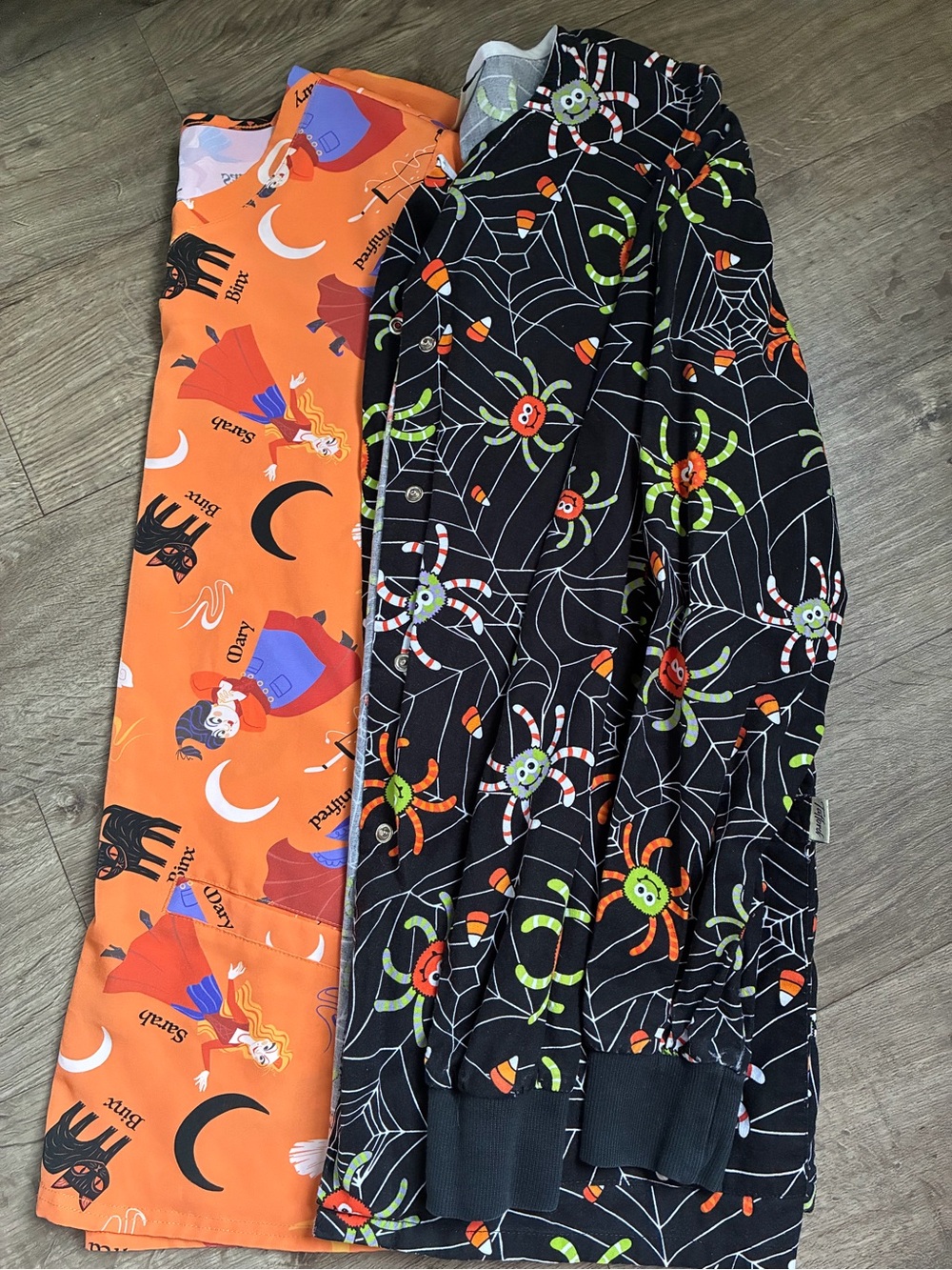 Halloween Spider & Hocus Pocus scrub top- Orange + Black Small
